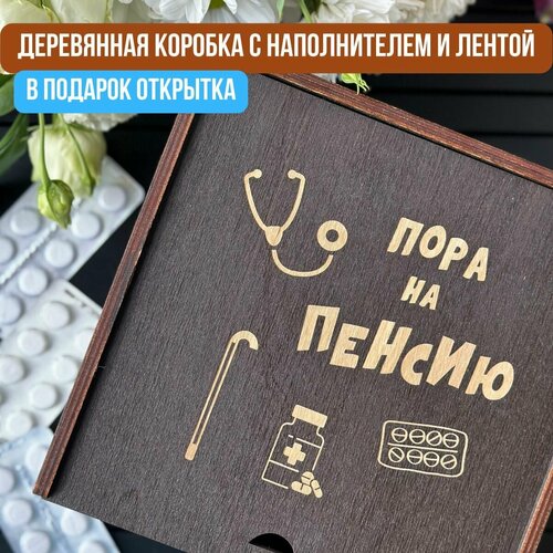 фото Упаковка подарка. Подарочная коробка деревянная с гравировкой 